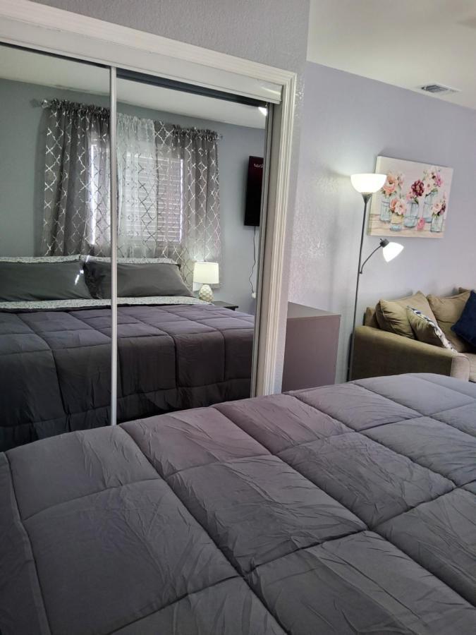 Habitacion Privada Cerca De Todo タンパ エクステリア 写真